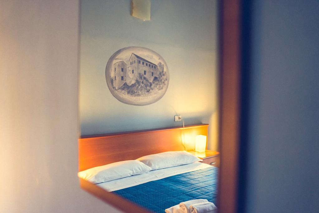 Hotel La Gaietta Millesimo エクステリア 写真
