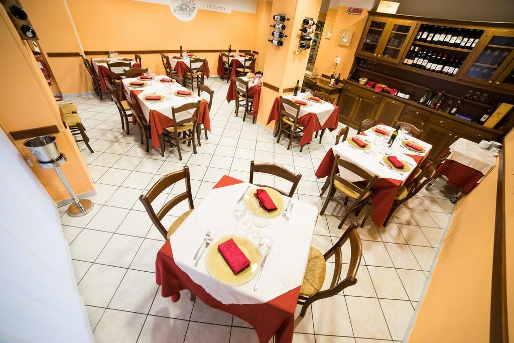 Hotel La Gaietta Millesimo エクステリア 写真