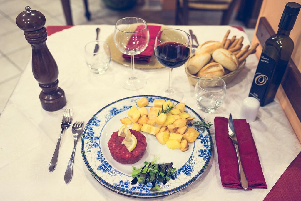 Hotel La Gaietta Millesimo エクステリア 写真