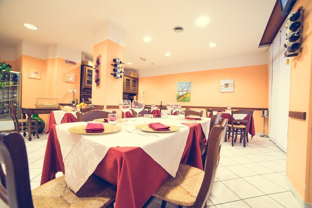 Hotel La Gaietta Millesimo エクステリア 写真